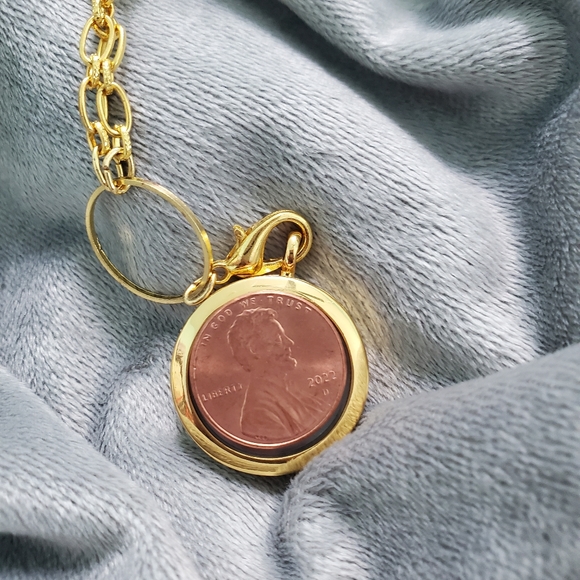 Floating Locket w/Chain Plus 3 Random Charms - Picture 3 of 4